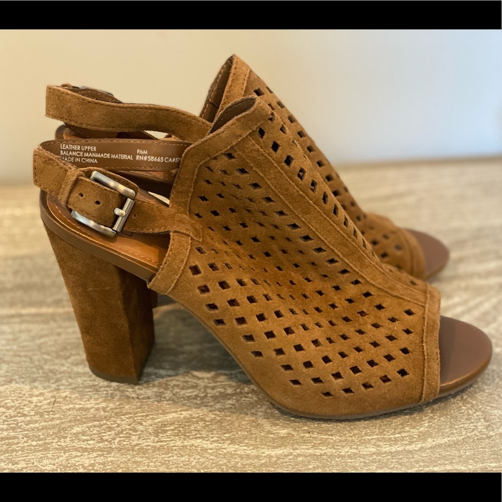 14th & Union Women’s Tatiana Block Heel Sandal